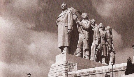 Stalinův pomn&iacute;k