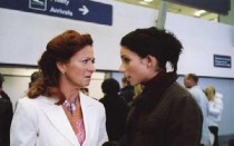 Simona Stašová jako maminka a Zuzana Kanoćz jako dcera