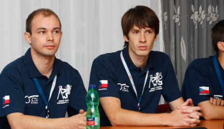 Někteř&iacute; členov&eacute; t&yacute;mu.