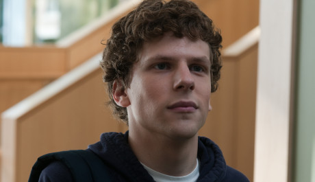 FOTO: Jesse Eisenberg jako Mark Zuckerberg ve filmu Život online. Zdroj: www.falcon.cz