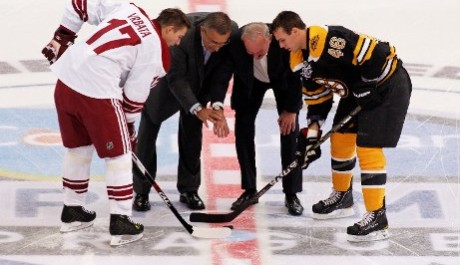 Slavnostn&iacute; buly v pod&aacute;n&iacute; Jaroslava Pouzara a Přemysla Sobotky