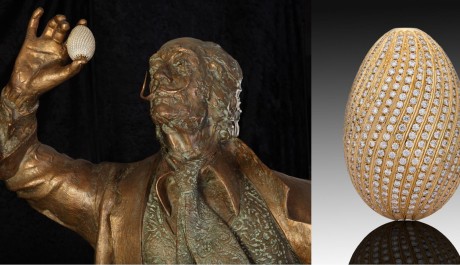 FOTO: Socha Salvatora Daliho s diamantovym vejcem od D.I.C. a Diamantové vejce