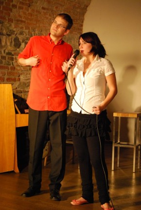 FOTO: Jiří Axman a Jana Tupá u mikrofonu