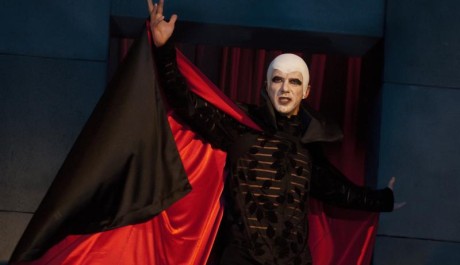 FOTO: Jiří Langmajer v roli Mefista v Divadle Pod Palmovkou