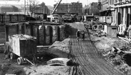 FOTO: V&yacute;stavba metra mezi Karlov&yacute;m a Palack&eacute;ho n&aacute;měst&iacute;m