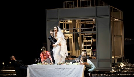 FOTO: L&aacute;ska a pen&iacute;ze