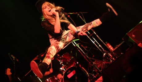 foto: Beego, zpěvačka kapely Dirty Blondes
