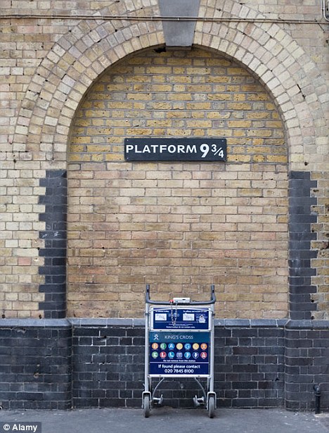 FOTO: Průchod na nástupiště 9 3/4