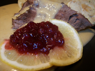 Hovezi na smetane s brusinkami