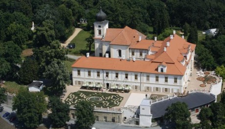 FOTO: Školení marxismu-leninismu zažijete na zámku Loučeň