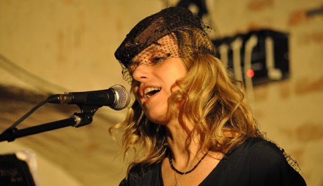 OBR: Zpěvačka kapely Zuby Nehty