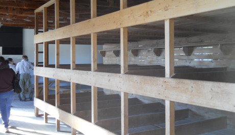 FOTO: Ložnice v Dachau. Až 54 osob se vešlo do této malé ložnice.