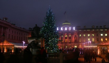 FOTO: Náměstí s kluzištěm