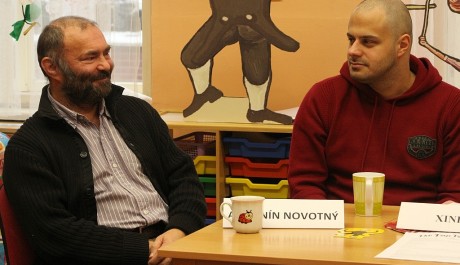 Anton&iacute;n Novotn&yacute; a Xindl-X na tiskov&eacute; konferenci