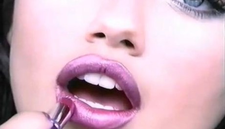FOTO: Make-up ve fialkov&eacute;m odst&iacute;nu