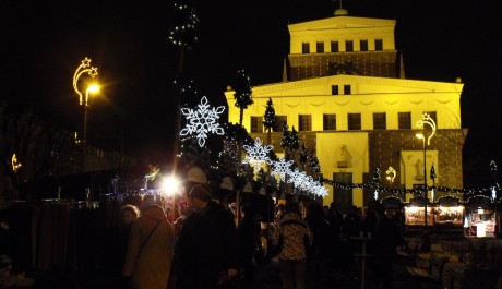 FOTO: V&aacute;nočn&iacute; trhy na n&aacute;měst&iacute; Jiř&iacute;ho z Poděbrad