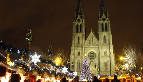 FOTO: V&aacute;nočn&iacute; trhy na n&aacute;měst&iacute; M&iacute;ru
