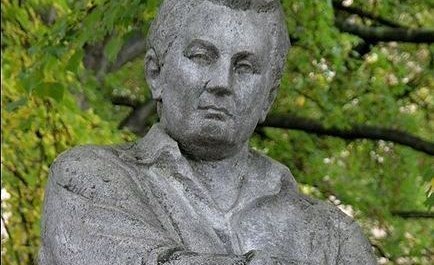 FOTO: Pomník Jaroslava Haška v Lipnici nad Sázavou