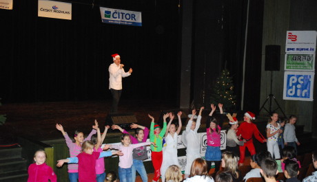 FOTO: Daruj hračku s Českým rozhlasem