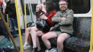 FOTO: Akce - bez kalhot v londýnském metru