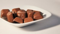 FOTO: čokoládové bonbóny na talířku