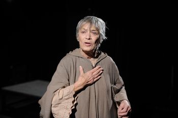 FOTO: Luba Skořepová ve hře Pomluva v Divadle v Řeznické