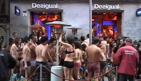 FOTO: Polonaz&iacute; nakupuj&iacute;c&iacute;