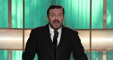FOTO: Ricky Gervais pri moderovani Zlatych globu 2011