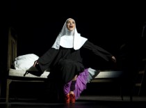 FOTO: Zuzana Vejvodová v muzikálu Jeptišky v Divadle Na Fidlovačce