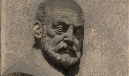 Reliéf FOTO: Reliéf Aloise Jiráska v Olomouci