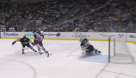 FOTO: Jakub Vor&aacute;ček př&iacute;sp&iacute;v&aacute; g&oacute;lem k v&yacute;hře Columbusu v Pittsburghu