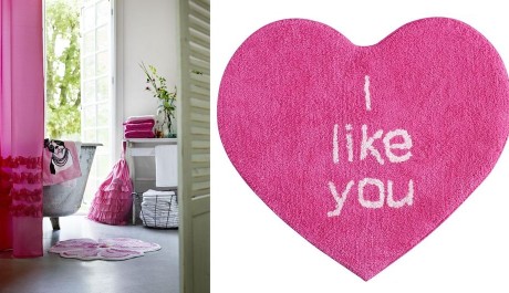 FOTO: Dekorace pokoje a koberec ve tvaru srdce