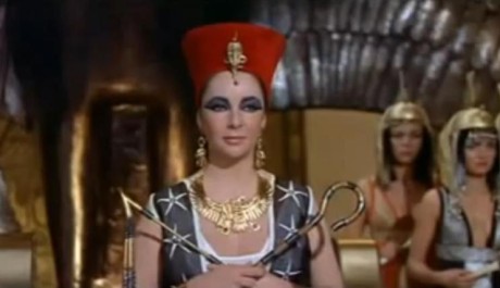 Elizabeth Taylor FOTO: Elizabeth Taylor ve filmu Kleopatra (1963).