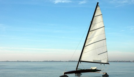 FOTO: Zimn&iacute; plachetnice na Balatonu