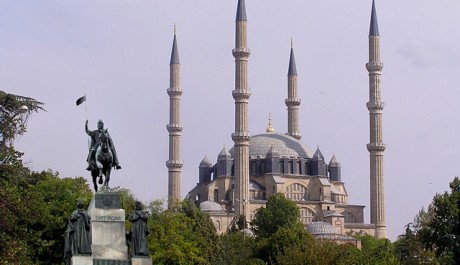 FOTO: Sv. Václav a mešita, koláž