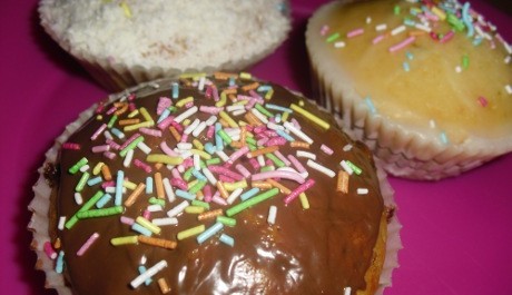 Čokoládový, citrónový a oříškovo-kokosový muffin