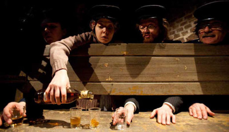 FOTO: Představen&iacute; Př&iacute;li&scaron; hlučn&aacute; samota - hostov&aacute;n&iacute; Divadla U stolu Brno na sc&eacute;ně divadla DISK