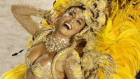 FOTO: Tanečnice samby na karnevalu v Rio de Janeiru