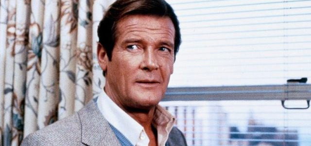 Tak trochu netradiční James Bond s ženskou vypravěčkou. Zdroj: distributor filmu