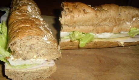 FOTO: Celozrnná šunková bageta s mozzarelou