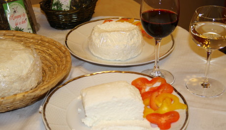 FOTO: Koz&iacute; s&yacute;ry a v&iacute;no