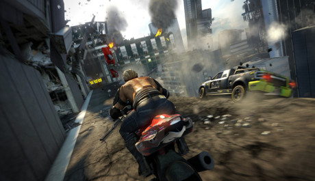 OBR.: Motorka v hroutícím se městě