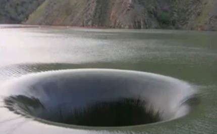 FOTO: The Monticello Dam