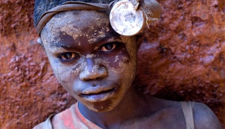 Jeden svět FOTO: Stojí dětská práce v dolech za výrobou našich mobilních telefonů?