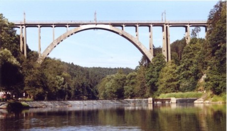 FOTO: most Bechyňsk&aacute; duha