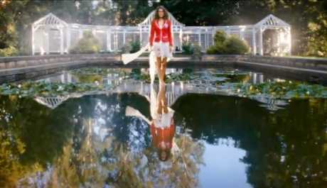 FOTO: Odch&aacute;zen&iacute;, Zdroj: youtube.com