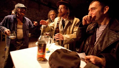 Foto: Příliš hlučná samota, Divadlo U stolu Brno