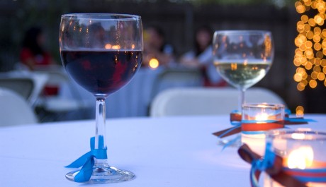 FOTO: Sklenky vína - červené a bílé