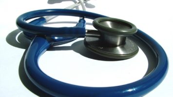 modrý stetoskop