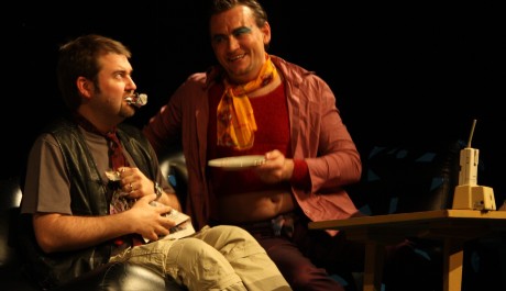 FOTO:Taxikář Jan Novák v podání Tomáše Morávka a soused gay Rostislav Trtík